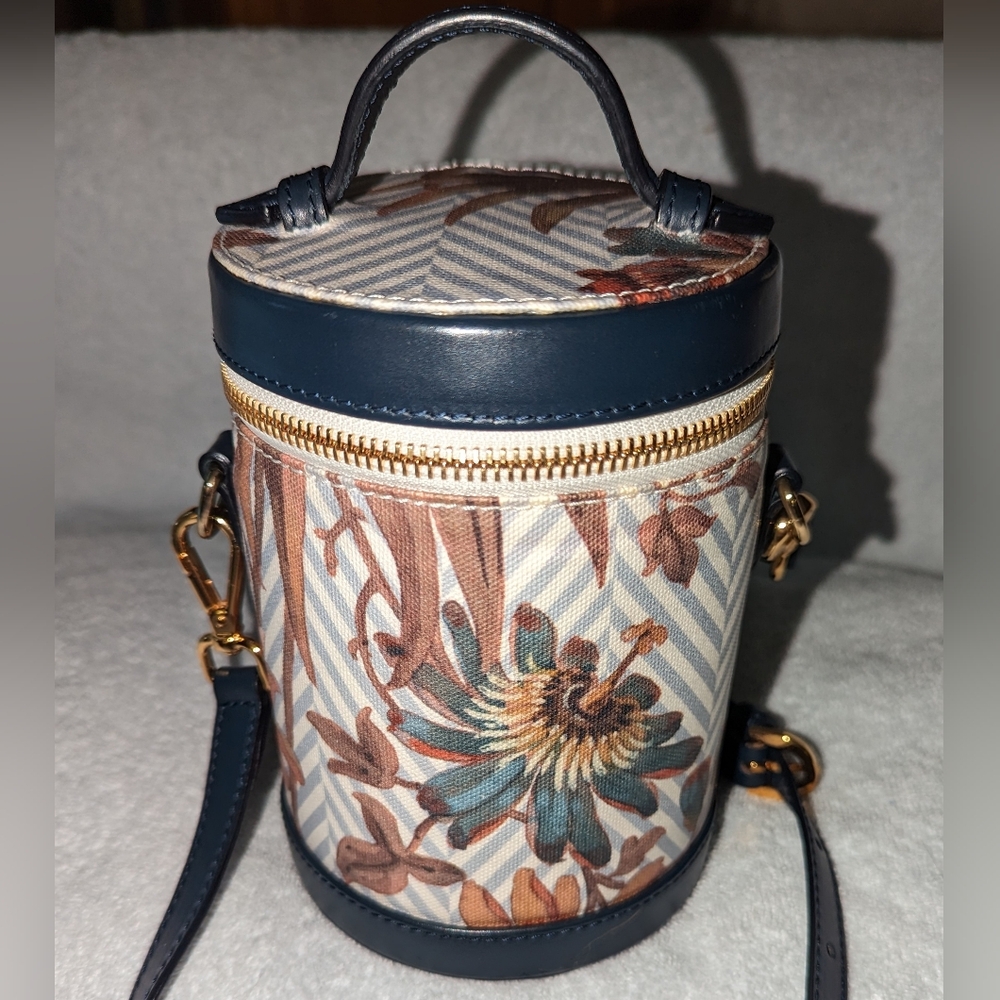 Paravel capsule flower pattern crossbody bag.
